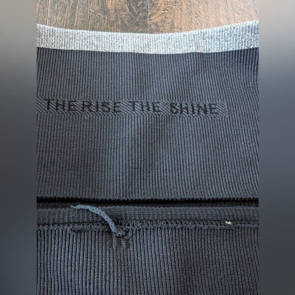 Vuori Black Leggings - Picture 4 of 6